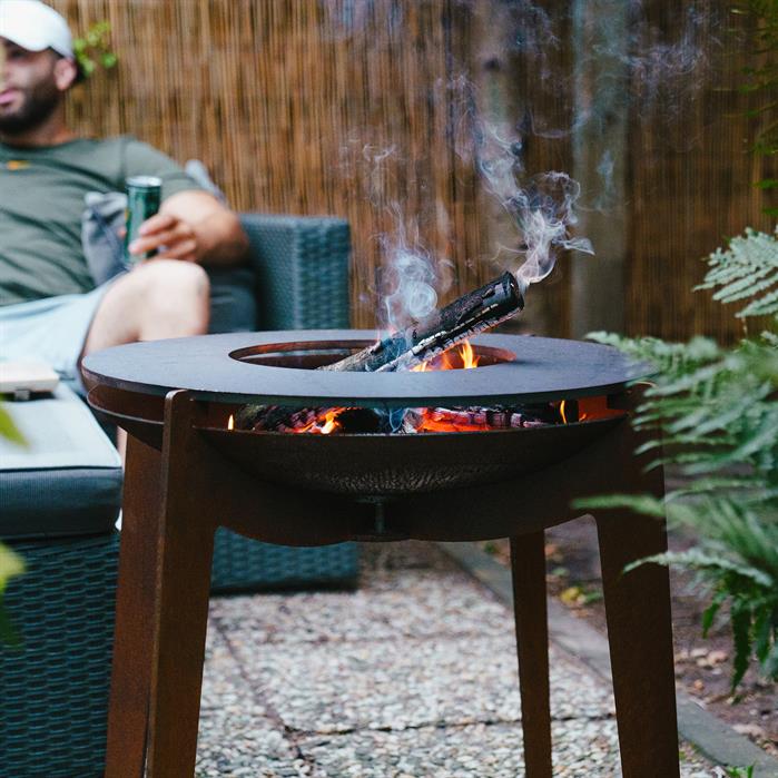 Brasero-plancha sur pieds Cosy en acier corten - Aquigarden