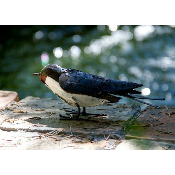 Arrosoir & Persil Hirondelle ailes fermées - Oiseau décoratif en métal recyclé 11004