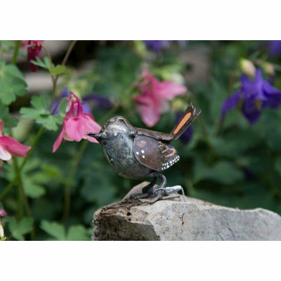 Arrosoir & Persil Troglodyte mignon - Oiseau décoratif en métal recyclé 11016