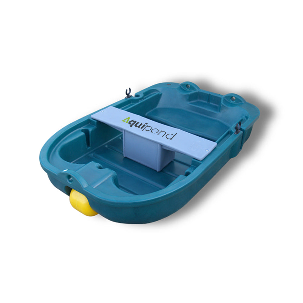 Barque avec rame pour épandage de bactéries en étang facilement transportable